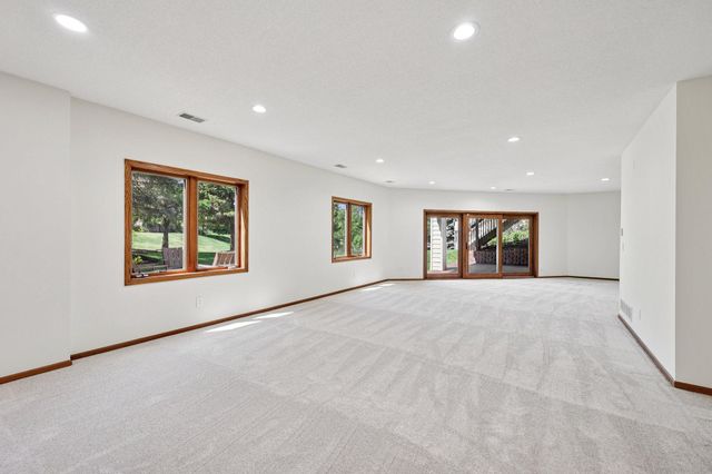 10175 Powers Lake Trail, Woodbury, MN 55129