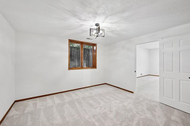 10175 Powers Lake Trail, Woodbury, MN 55129