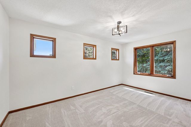 10175 Powers Lake Trail, Woodbury, MN 55129