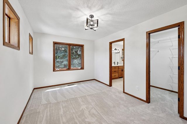 10175 Powers Lake Trail, Woodbury, MN 55129