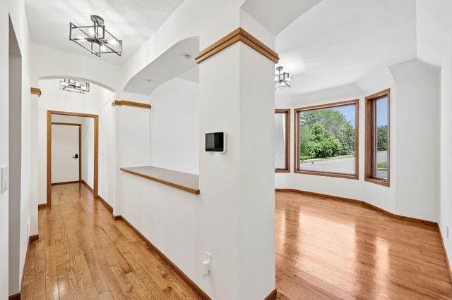 10175 Powers Lake Trail, Woodbury, MN 55129