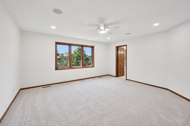 10175 Powers Lake Trail, Woodbury, MN 55129