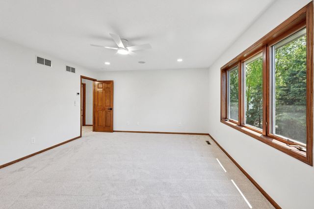 10175 Powers Lake Trail, Woodbury, MN 55129