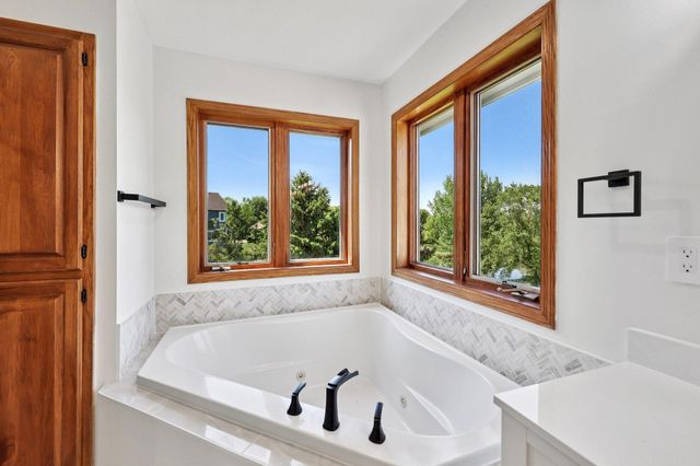 10175 Powers Lake Trail, Woodbury, MN 55129