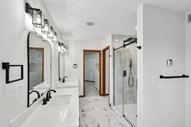 10175 Powers Lake Trail, Woodbury, MN 55129