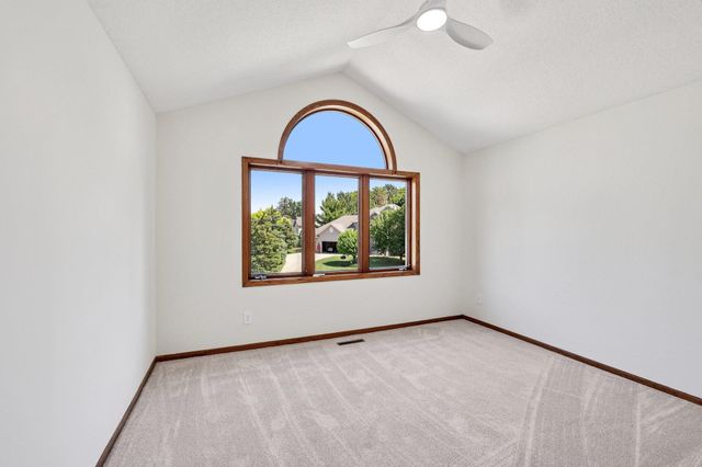 10175 Powers Lake Trail, Woodbury, MN 55129