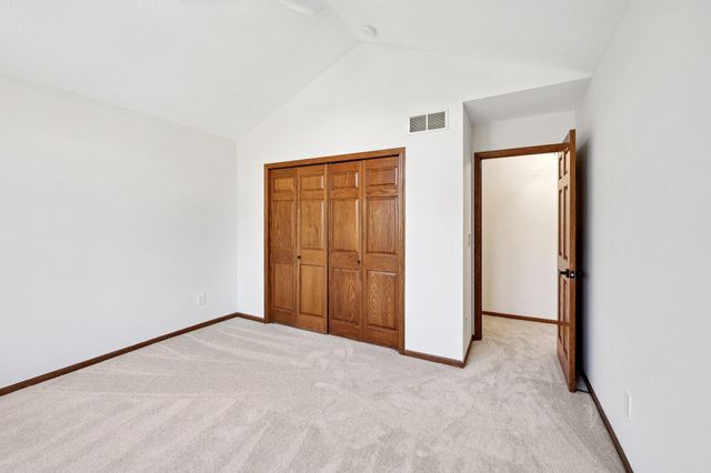 10175 Powers Lake Trail, Woodbury, MN 55129