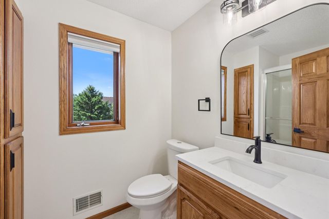 10175 Powers Lake Trail, Woodbury, MN 55129