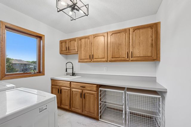 10175 Powers Lake Trail, Woodbury, MN 55129