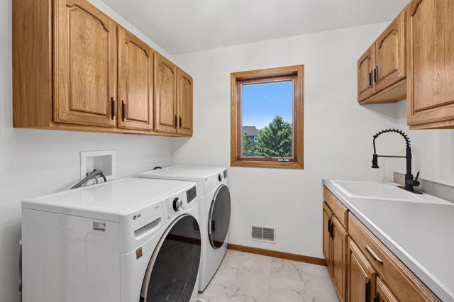 10175 Powers Lake Trail, Woodbury, MN 55129