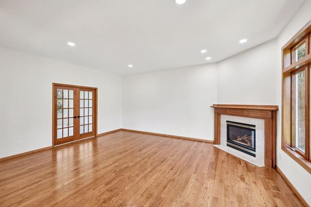 10175 Powers Lake Trail, Woodbury, MN 55129