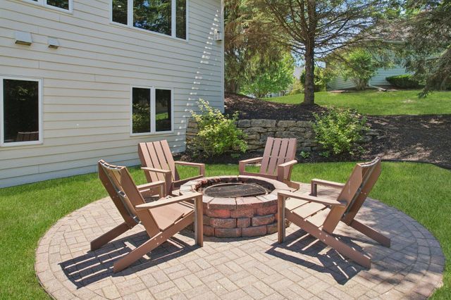 10175 Powers Lake Trail, Woodbury, MN 55129