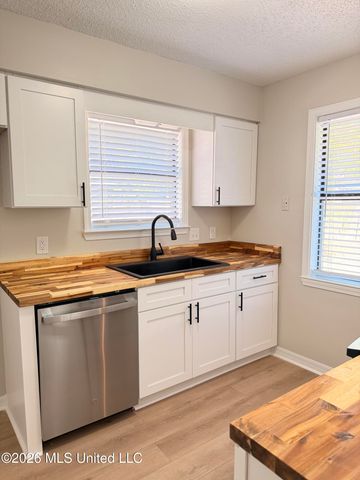9120 Barnacle Boulevard, Ocean Springs, MS 39564