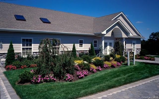 17 Horizon View Drive 17, Farmingville, NY 11738