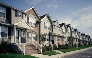 17 Horizon View Drive 17, Farmingville, NY 11738