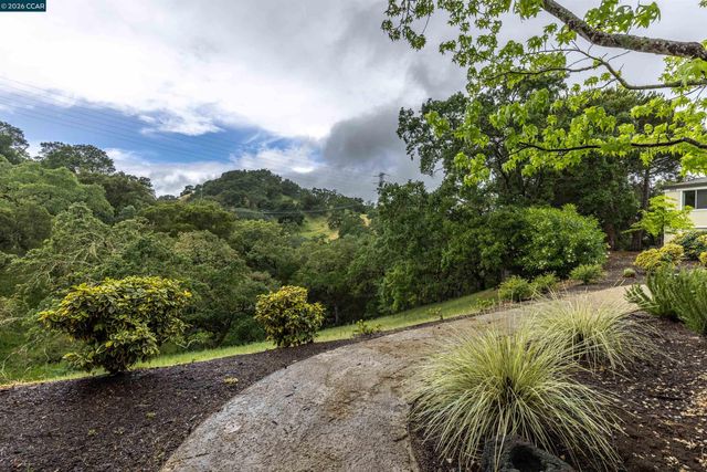 3152 Ptarmigan Dr 2, Walnut Creek, CA 94595