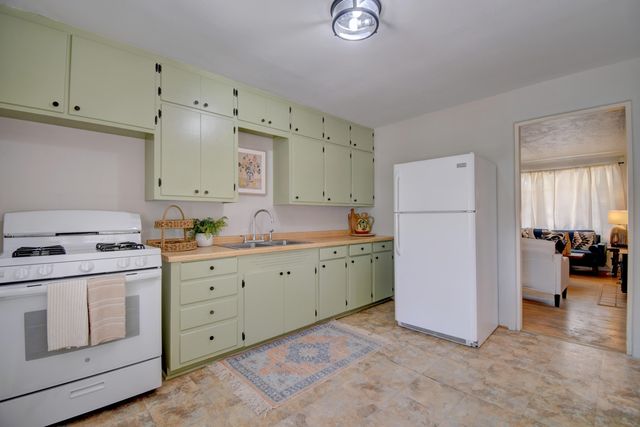 1515 Hermosa Drive SE, Albuquerque, NM 87108