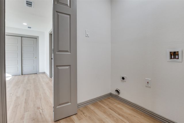 918 SW 4th Street, Grand Prairie, TX 75051