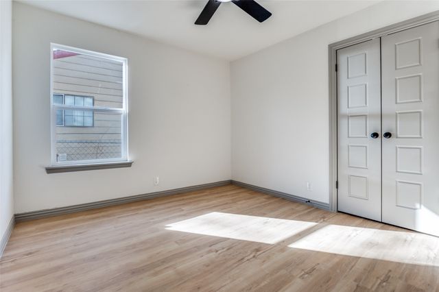 918 SW 4th Street, Grand Prairie, TX 75051