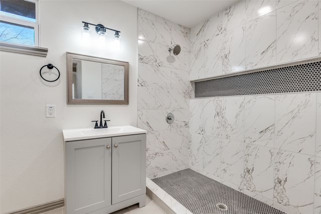 918 SW 4th Street, Grand Prairie, TX 75051