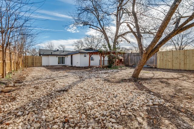 918 SW 4th Street, Grand Prairie, TX 75051