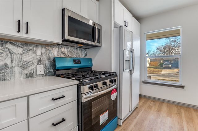 918 SW 4th Street, Grand Prairie, TX 75051