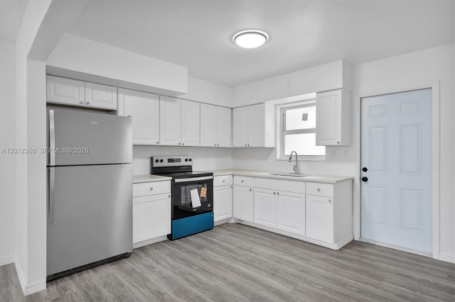 1061 NW 108 ter 1063, Miami, FL 33168