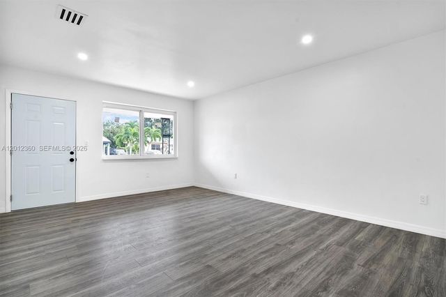 1061 NW 108 ter 1063, Miami, FL 33168