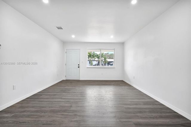 1061 NW 108 ter 1063, Miami, FL 33168