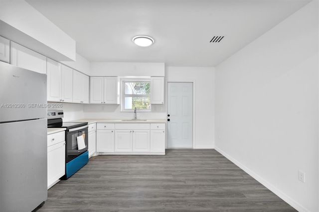 1061 NW 108 ter 1063, Miami, FL 33168