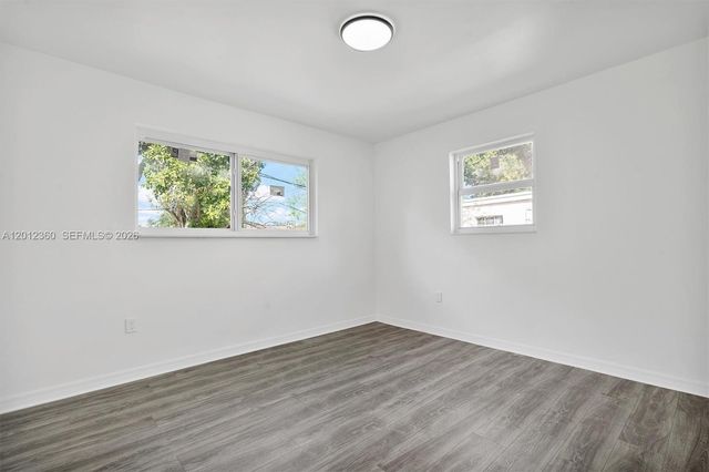 1061 NW 108 ter 1063, Miami, FL 33168