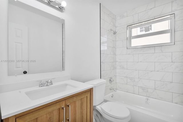1061 NW 108 ter 1063, Miami, FL 33168