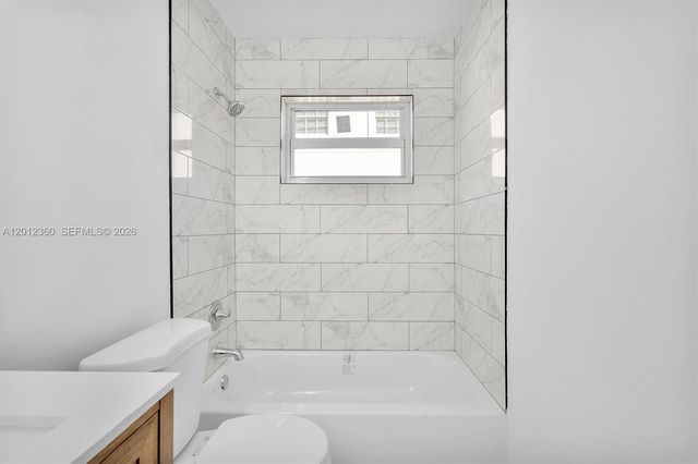 1061 NW 108 ter 1063, Miami, FL 33168