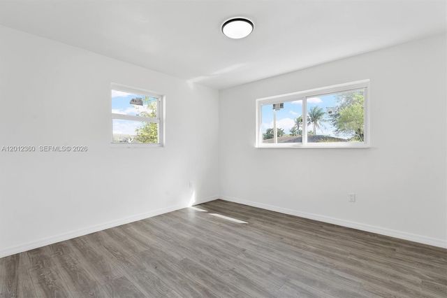 1061 NW 108 ter 1063, Miami, FL 33168