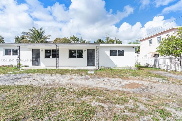 1061 NW 108 ter 1063, Miami, FL 33168