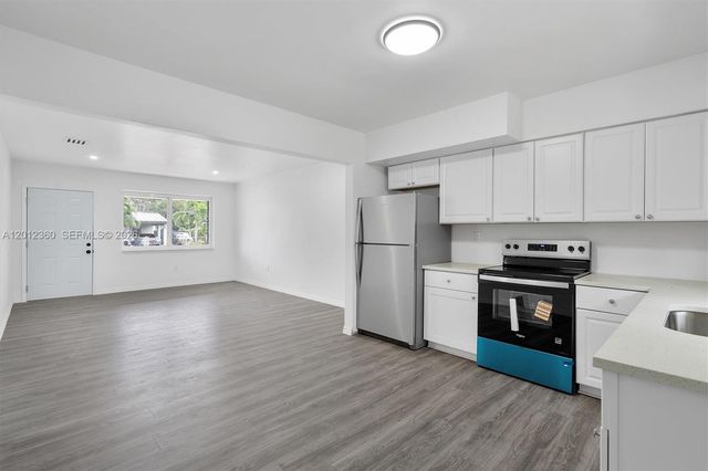 1061 NW 108 ter 1063, Miami, FL 33168