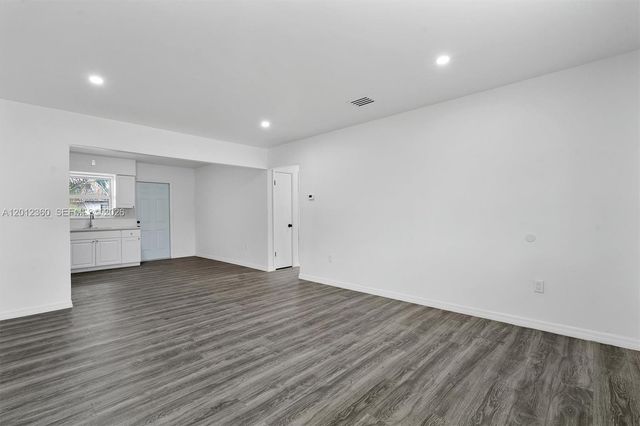 1061 NW 108 ter 1063, Miami, FL 33168