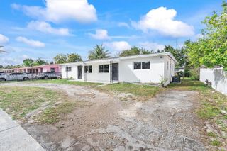 1061 NW 108 ter 1063, Miami, FL 33168