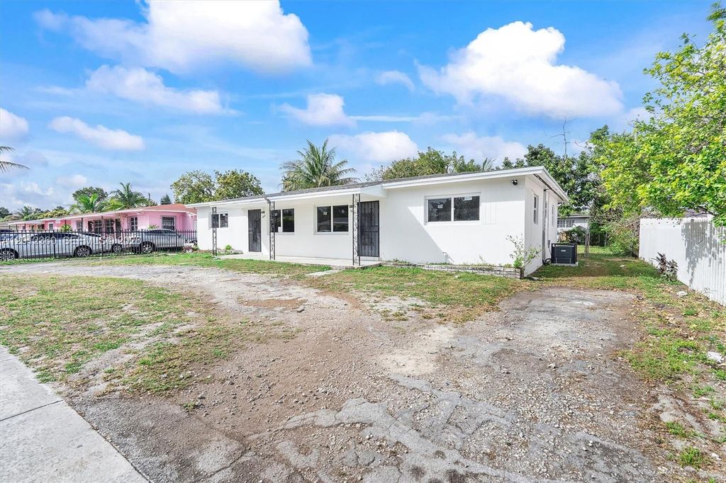 1061 NW 108 ter 1063, Miami, FL 33168