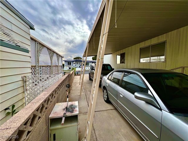 5000 Royal Avenue, Las Vegas, NV 89103