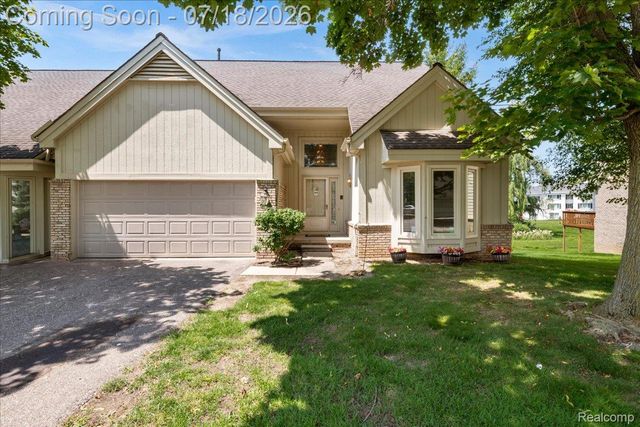 24533 Martel Drive, Farmington Hills, MI 48335