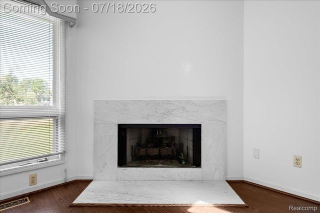 24533 Martel Drive, Farmington Hills, MI 48335