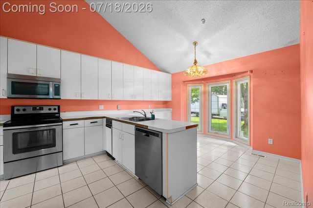 24533 Martel Drive, Farmington Hills, MI 48335