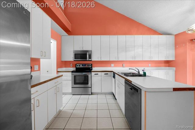 24533 Martel Drive, Farmington Hills, MI 48335