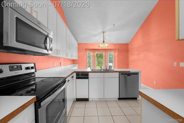 24533 Martel Drive, Farmington Hills, MI 48335