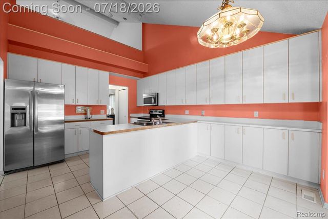 24533 Martel Drive, Farmington Hills, MI 48335
