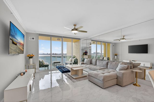 2650 Lake Shore 2303, Riviera Beach, FL 33404