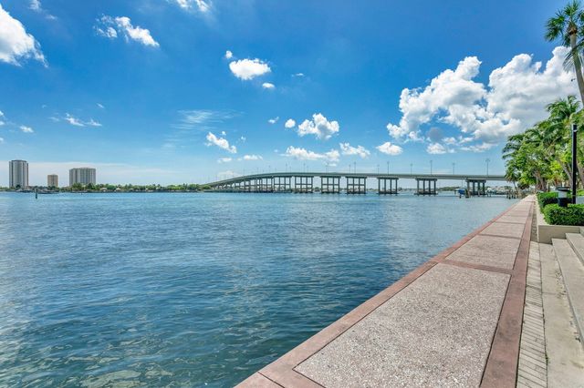 2650 Lake Shore 2303, Riviera Beach, FL 33404