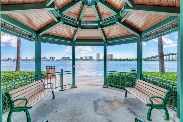 2650 Lake Shore 2303, Riviera Beach, FL 33404