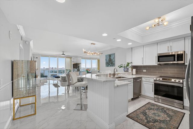 2650 Lake Shore 2303, Riviera Beach, FL 33404